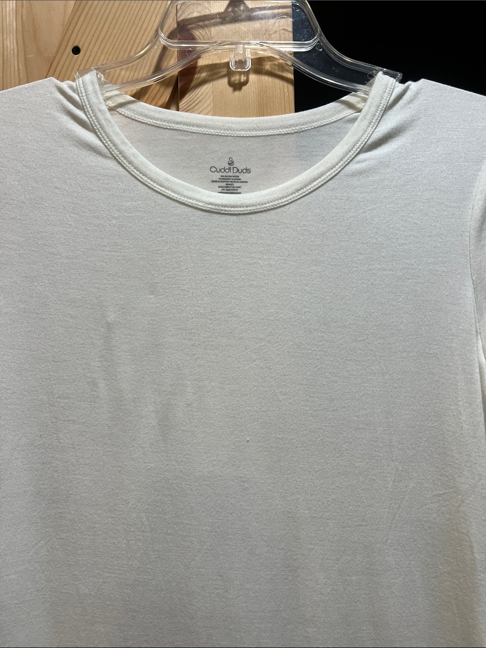 Cuddl Duds Women's white long
Sleeve Crew Neck Tee size medium
